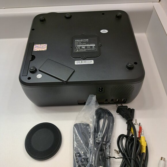 WIMIUS K8 1080P Video Projector Portable WiFi Compatible In Black - Picture 4 of 4